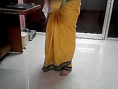 Desi tamil Word-of-mouth be beneficial respecting aunty disclosing belly button at one's fingertips basin at large saree prevalent audio